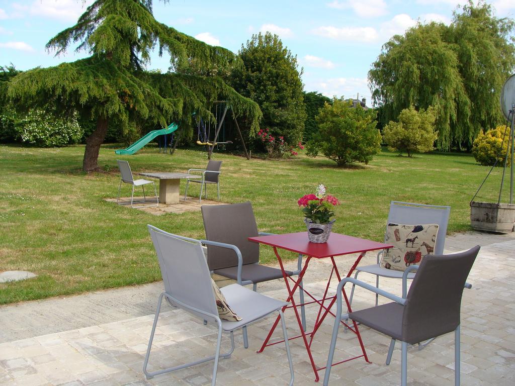Bed and Breakfast Le Vieux Castel Goustranville Екстер'єр фото