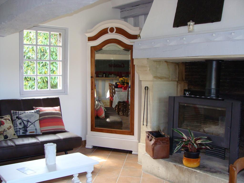 Bed and Breakfast Le Vieux Castel Goustranville Екстер'єр фото