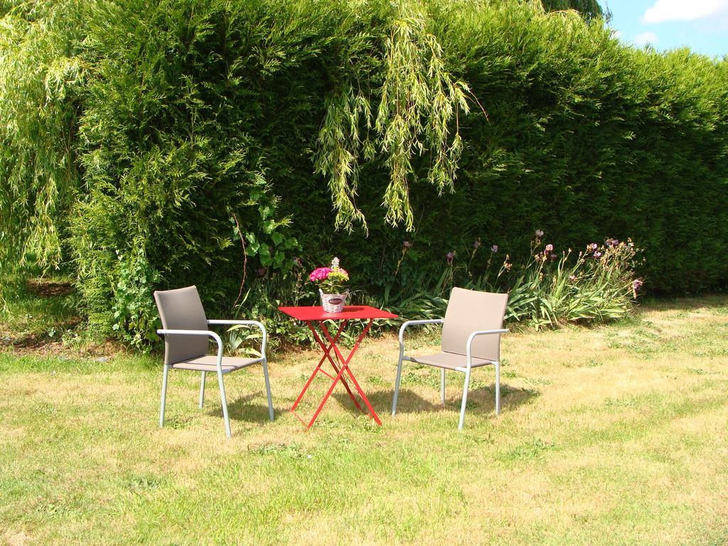 Bed and Breakfast Le Vieux Castel Goustranville Екстер'єр фото