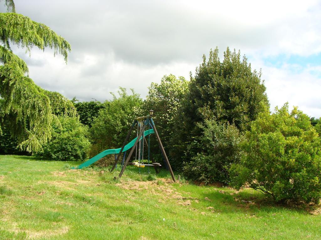 Bed and Breakfast Le Vieux Castel Goustranville Екстер'єр фото