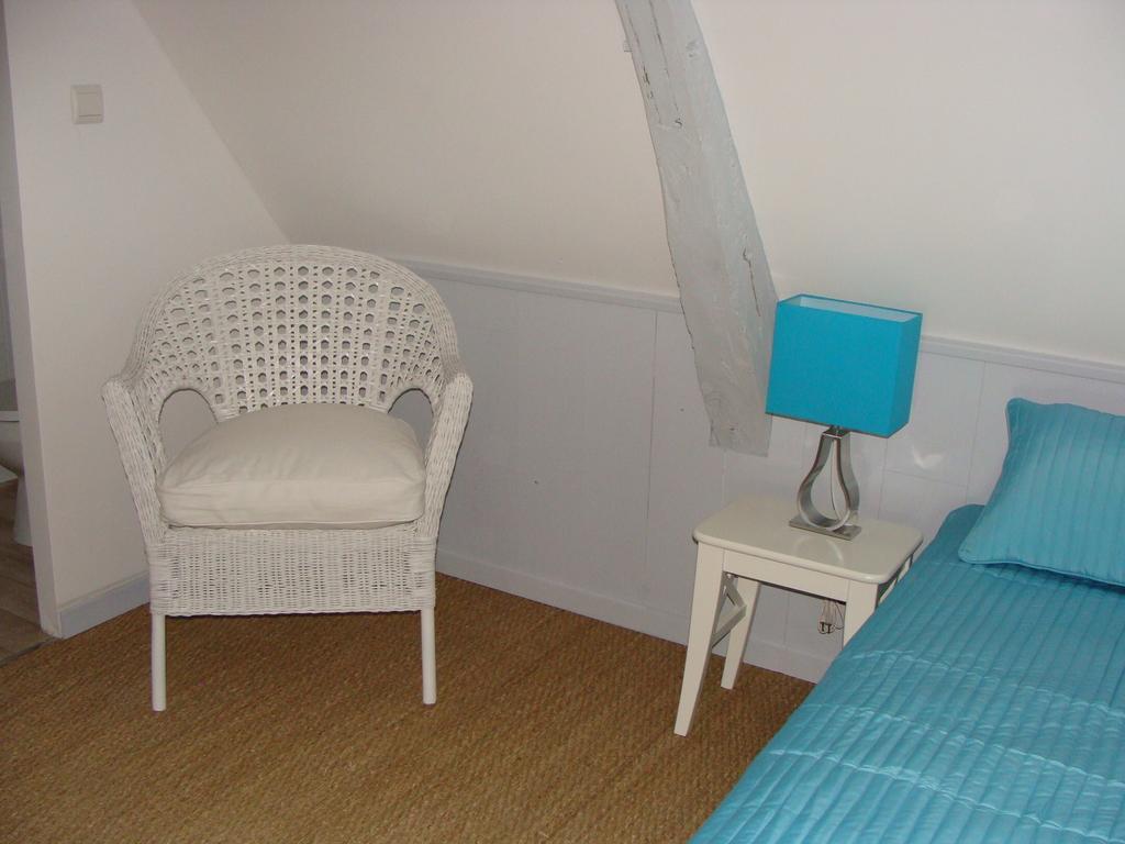 Bed and Breakfast Le Vieux Castel Goustranville Номер фото