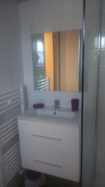 Bed and Breakfast Le Vieux Castel Goustranville Екстер'єр фото
