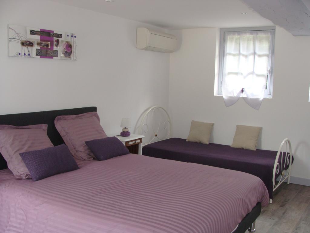 Bed and Breakfast Le Vieux Castel Goustranville Екстер'єр фото